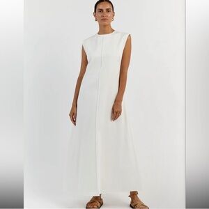 Elegant White Sleeveless Dress